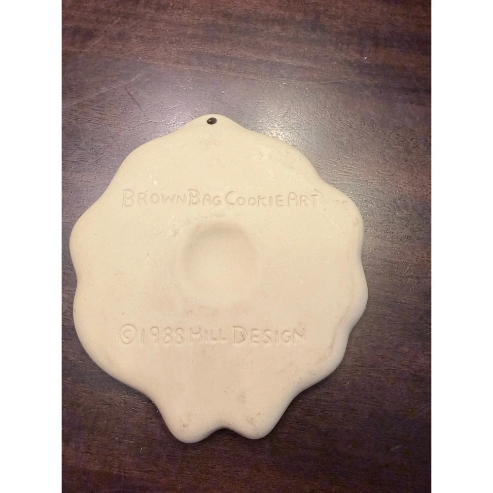 Brown Bag Cookie Art Christmas Wreath Mold 1988